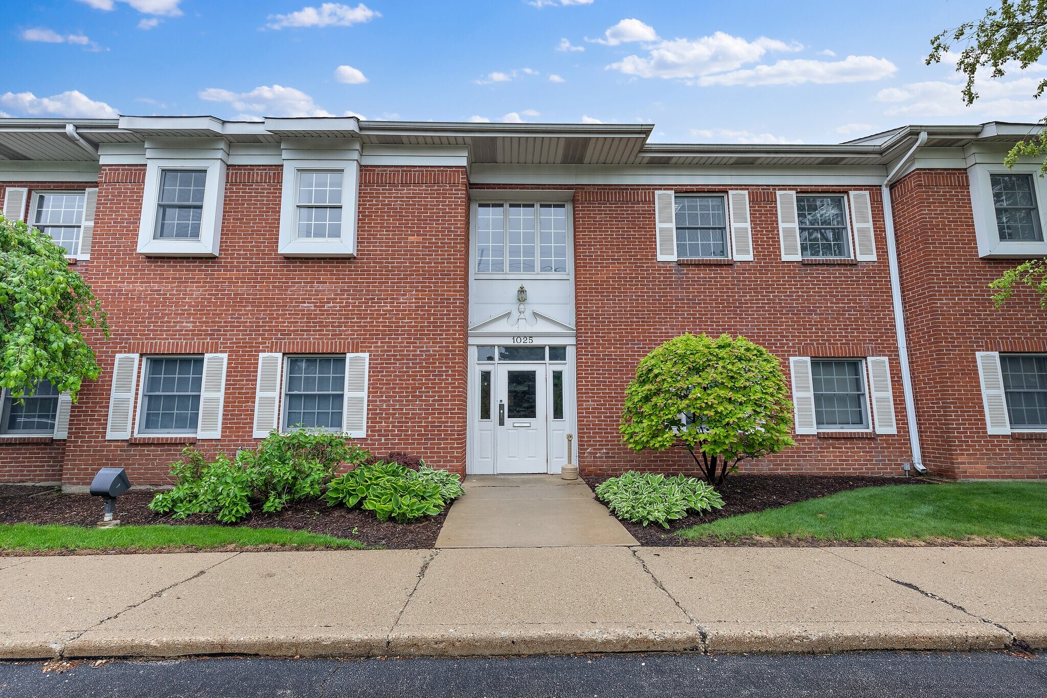 1015-1025 W Wise Rd, Schaumburg, IL à vendre Photo du bâtiment- Image 1 de 1