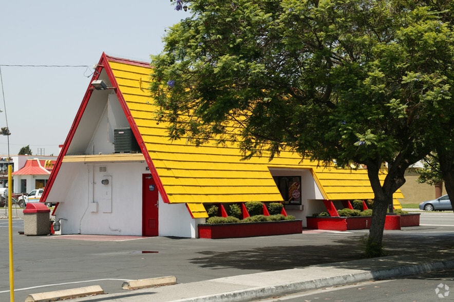 12056 Carson St, Hawaiian Gardens, CA for sale - Building Photo - Image 2 of 10