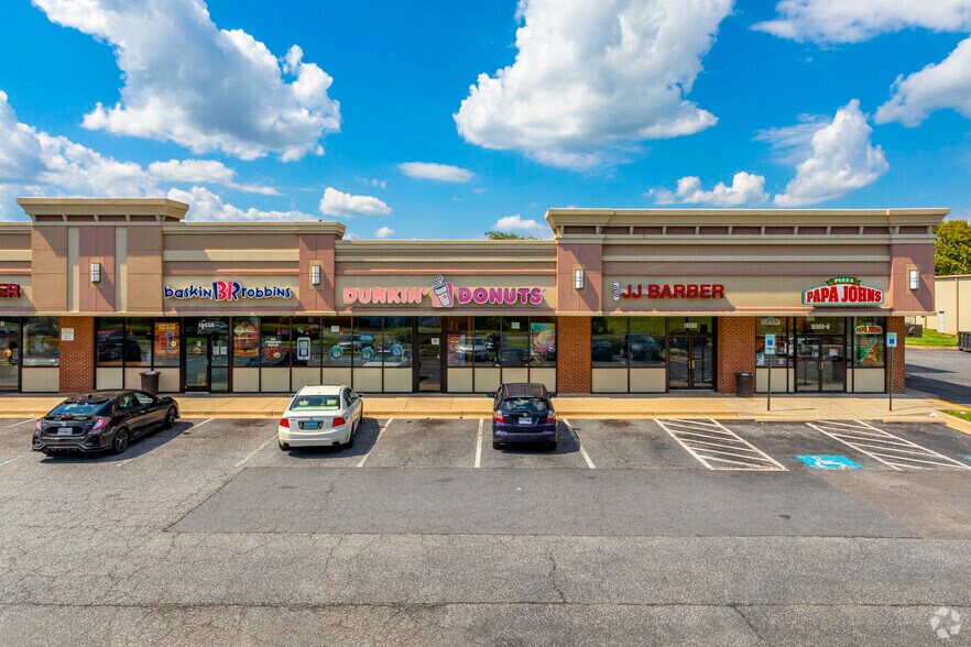 18524-18558 Woodfield Rd, Gaithersburg, MD for lease - Building Photo - Image 3 of 9