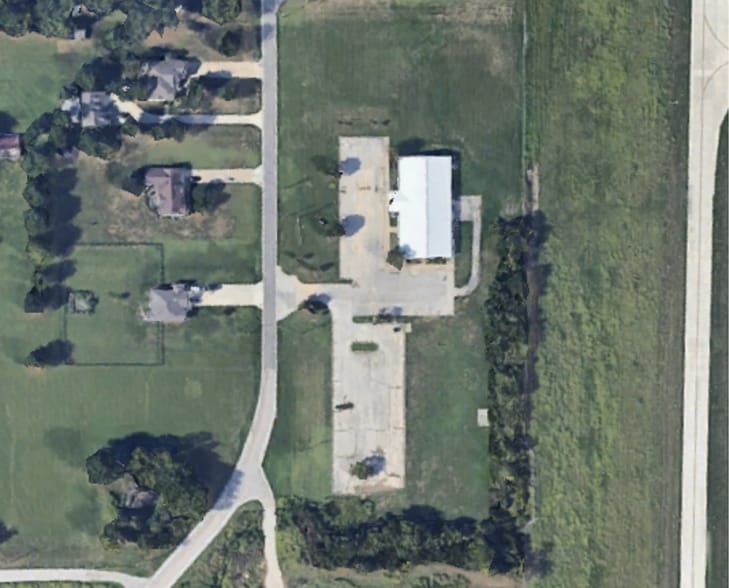 2305 NE Douglas St, Lee's Summit, MO for sale - Building Photo - Image 3 of 5