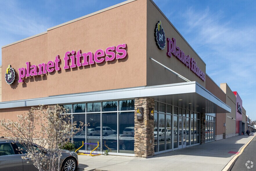 3010 State Route 35, Hazlet, NJ à louer - Photo du bâtiment - Image 3 de 9