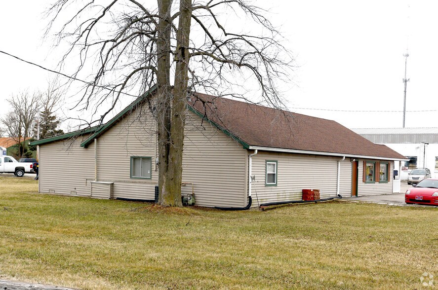 1311 W Main St, Greenfield, IN à louer - Photo du bâtiment - Image 2 de 2