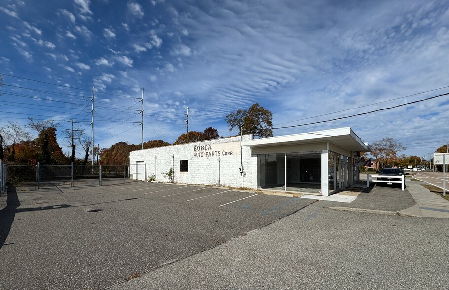 70-72 Jayne Blvd, Port Jefferson Station, NY à louer - Photo du bâtiment - Image 2 de 13