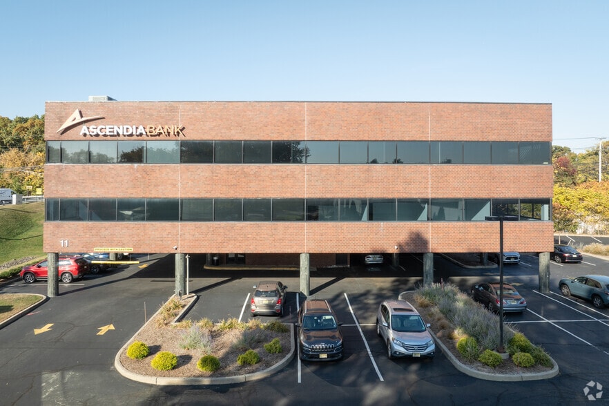 11 Harristown Rd, Glen Rock, NJ à louer - Photo du bâtiment - Image 3 de 11