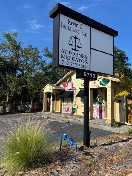 5710 4th St N, Saint Petersburg, FL à vendre - Photo du bâtiment - Image 2 de 33