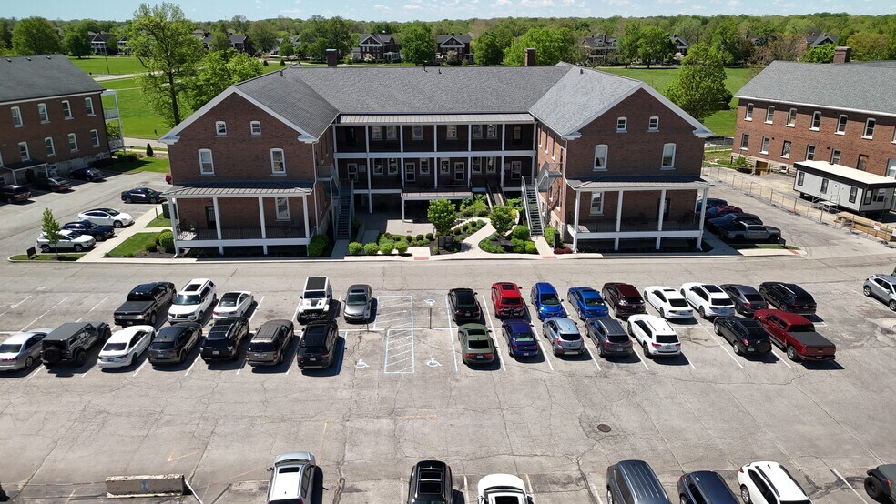 5719 Lawton Loop East Dr, Indianapolis, IN à louer - Photo du bâtiment - Image 3 de 4