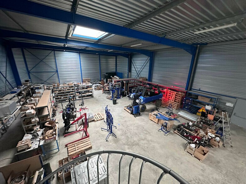 Flex in Reims for lease - Building Photo - Image 2 of 8