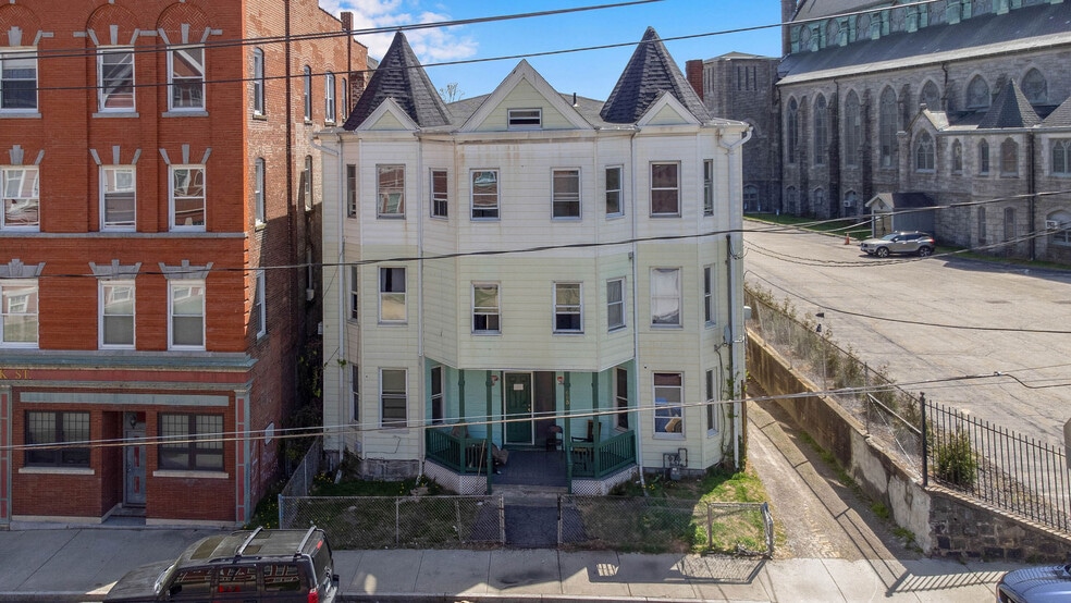 995 Bank St, Waterbury, CT à vendre - Photo du bâtiment - Image 2 de 6