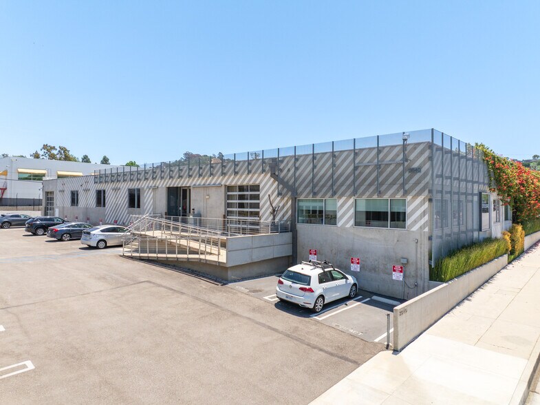 3640 Holdrege Ave, Los Angeles, CA à louer - Photo du bâtiment - Image 2 de 7