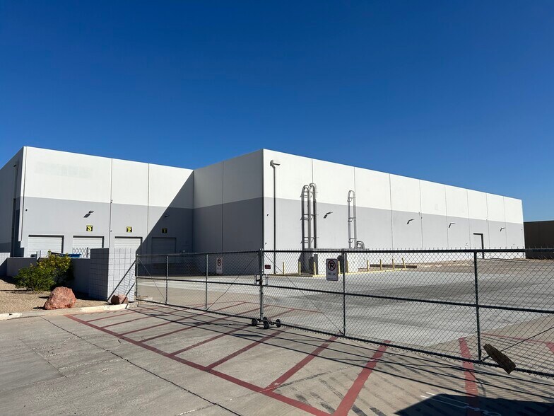 601 S 55th Ave, Phoenix, AZ à louer - Photo du bâtiment - Image 2 de 7