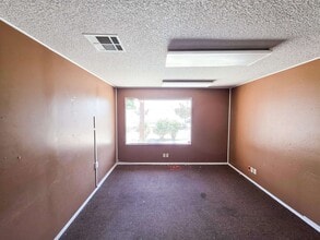 16048 Tuscola Rd, Apple Valley, CA à louer Photo intérieure- Image 1 de 4