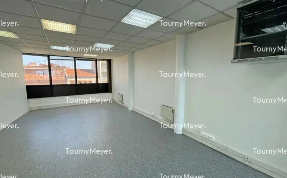 Office in Toulouse for lease - Building Photo - Image 2 of 2