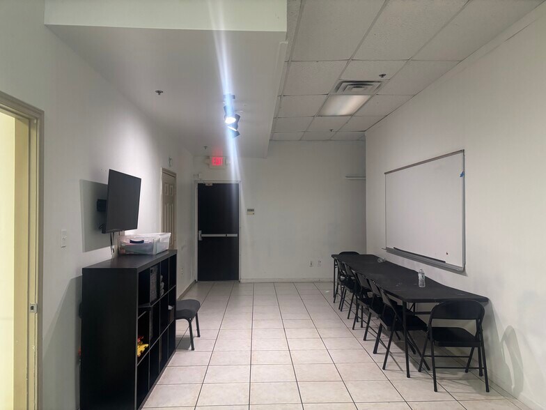 3300-3350 S Watson Rd, Arlington, TX à louer - Photo intérieure - Image 2 de 6