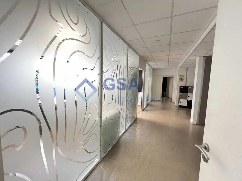 Bureau dans Évry-Courcouronnes à louer - Photo intérieure - Image 2 de 9