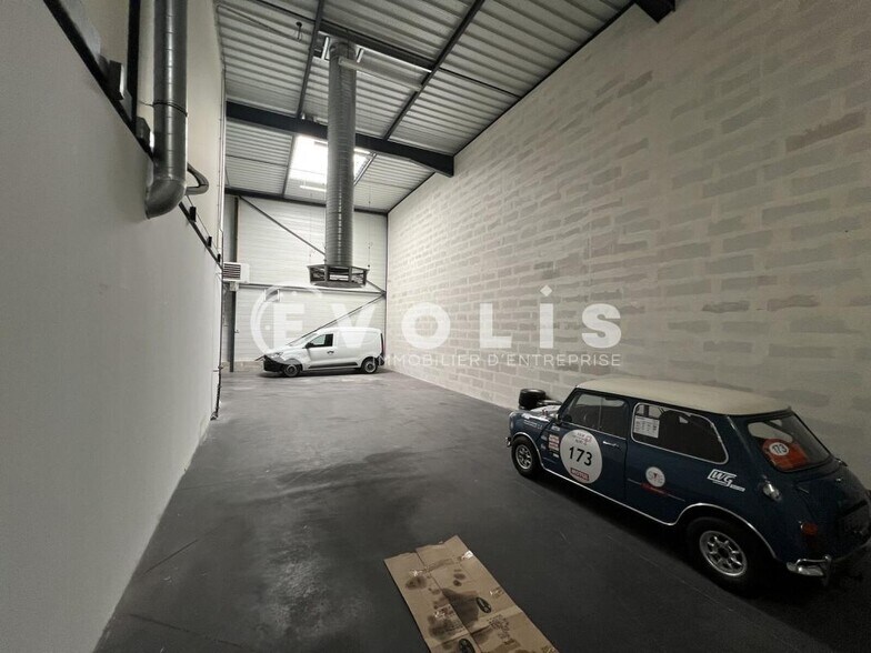 Flex in Saint-Fons for lease - Interior Photo - Image 3 of 7