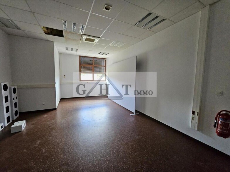 Industrial in Thomery for sale - Interior Photo - Image 1 of 9