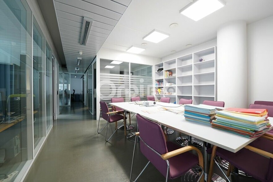 10 Avenue Des Canuts, Vaulx-en-Velin for lease - Building Photo - Image 2 of 12