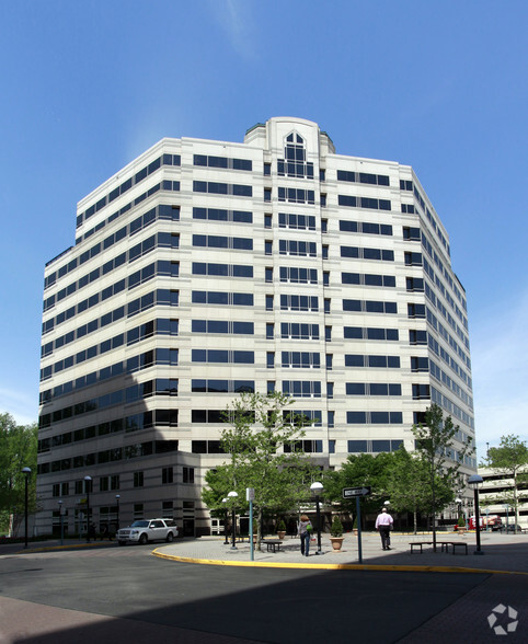 11720 Plaza America Dr, Reston, VA for lease - Building Photo - Image 2 of 5