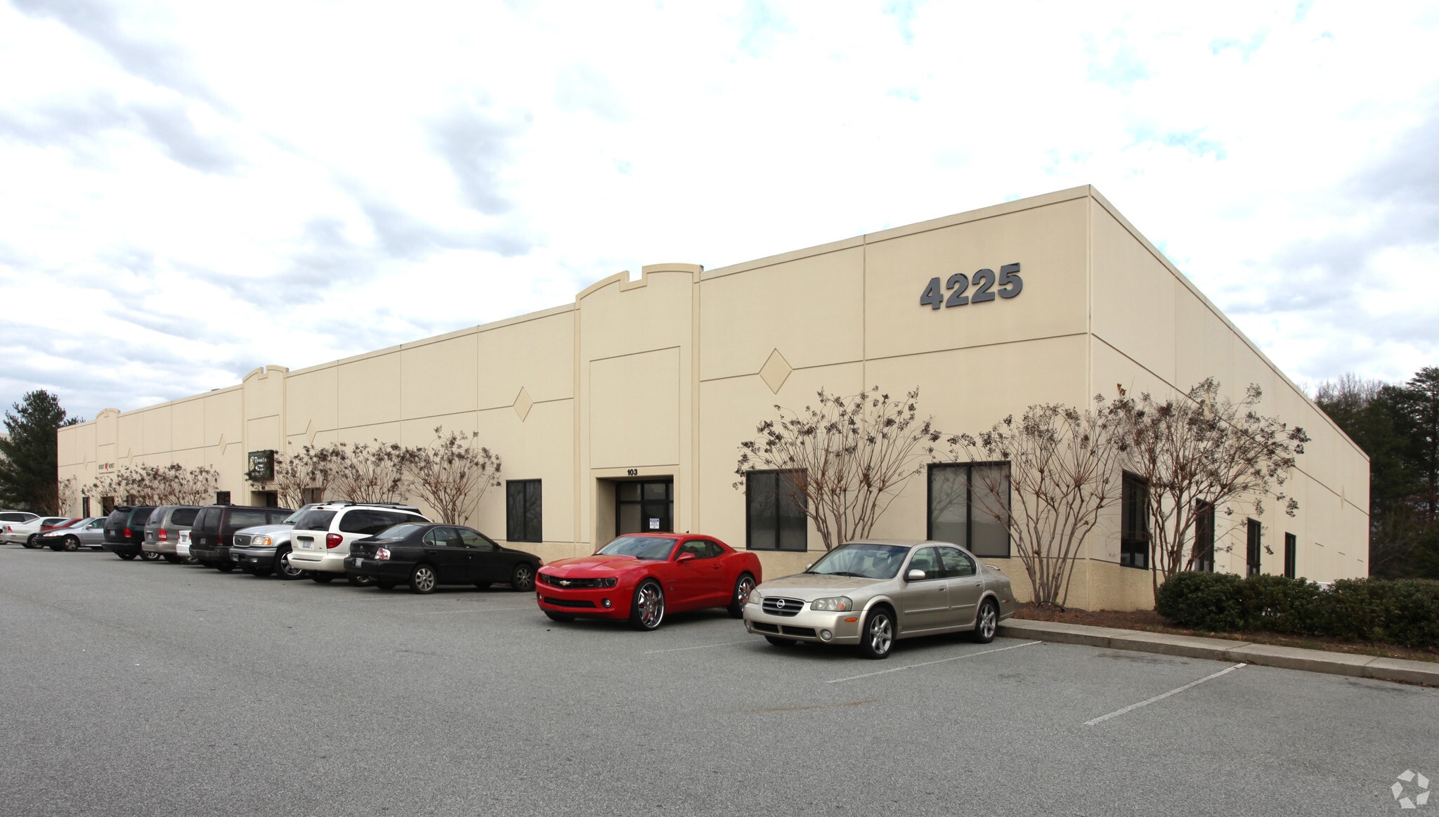 4225 Tudor Ln, Greensboro, NC for lease Primary Photo- Image 1 of 4
