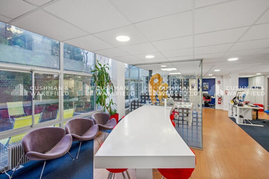 Bureau dans Puteaux à louer - Photo du bâtiment - Image 2 de 13