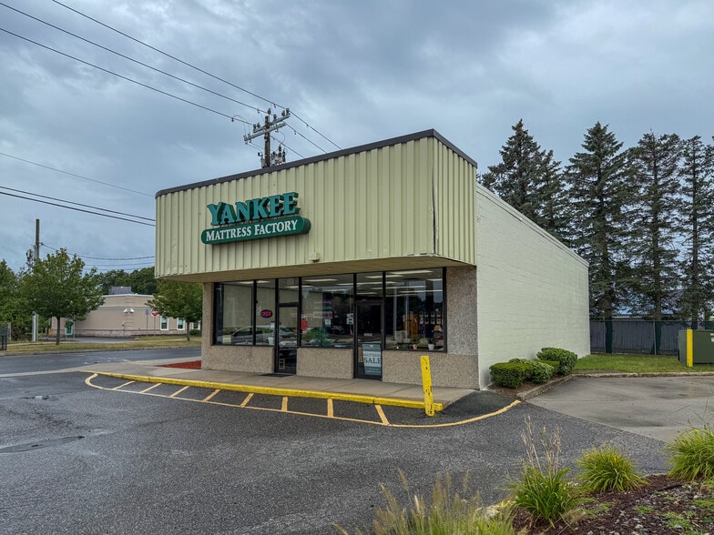 1376 Boston Rd, Springfield, MA for lease - Building Photo - Image 2 of 4