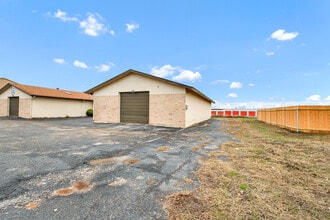 218 Deborah Dr, New Braunfels, TX for lease Interior Photo- Image 1 of 16