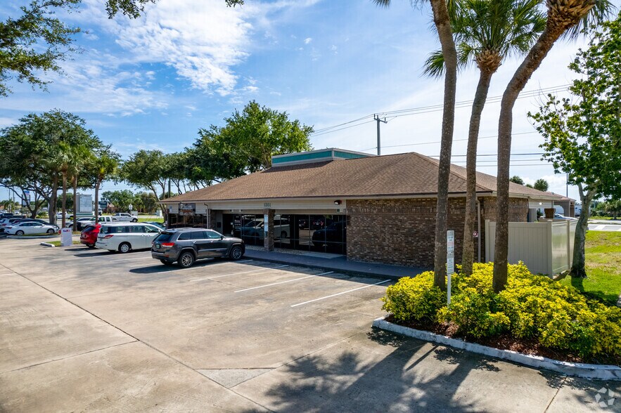 1351 N Courtenay Pky, Merritt Island, FL à louer - Photo du bâtiment - Image 3 de 7