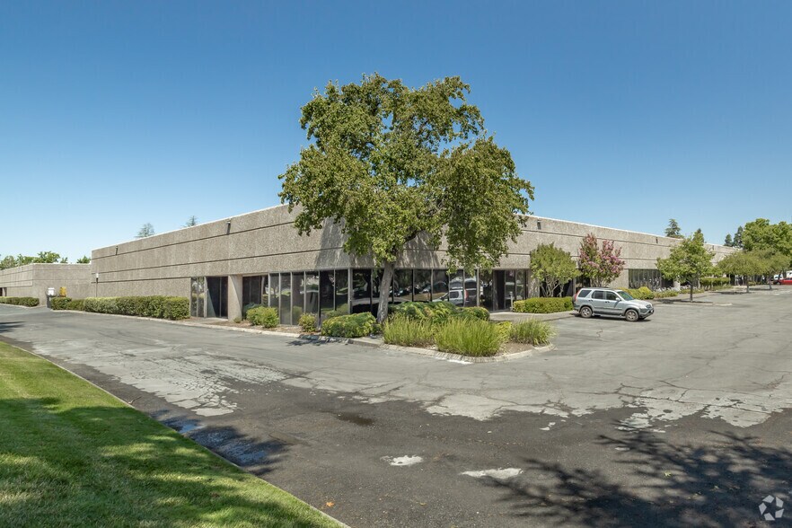3951 Research Dr, Sacramento, CA à louer - Photo du bâtiment - Image 3 de 6