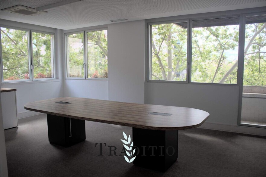 Office in Madrid, Madrid for lease - Interior Photo - Image 2 of 4