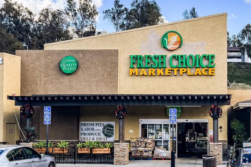 420-468 S Anaheim Hills Rd, Anaheim Hills, CA à louer - Photo du bâtiment - Image 2 de 9