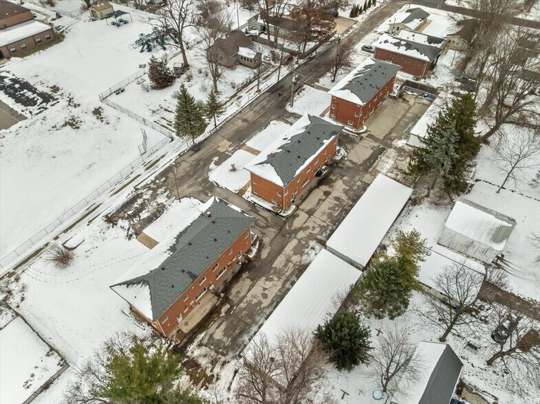 218 Carolyn Ln, Eureka, IL à vendre - Photo du bâtiment - Image 3 de 5