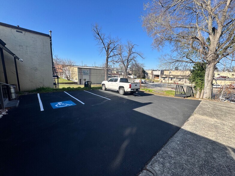737 Walnut St, Macon-Bibb, GA à louer - Photo du bâtiment - Image 2 de 5