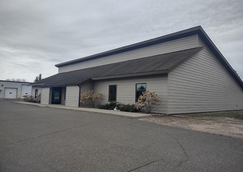 312 W Knapp St, Rice Lake, WI à louer - Photo du bâtiment - Image 2 de 2