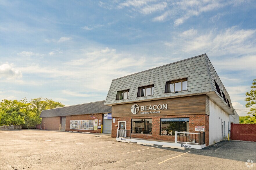 3779 Merrick Rd, Seaford, NY à vendre - Photo principale - Image 1 de 7