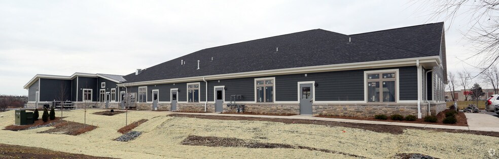 W248N5233 Executive Dr, Sussex, WI for lease - Building Photo - Image 3 of 4