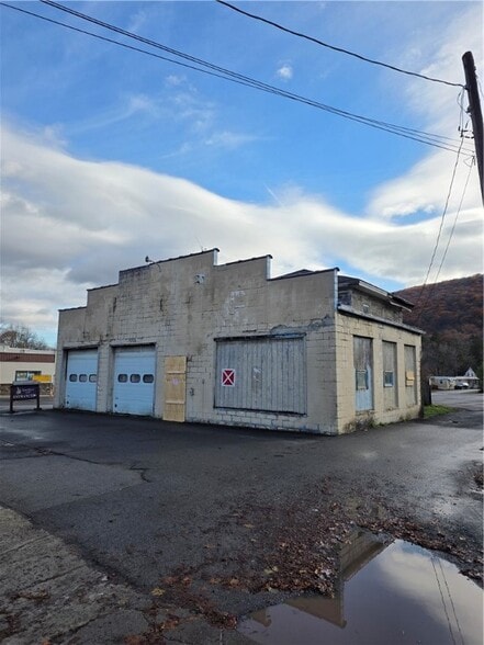 142 S Main St, Naples, NY for sale - Building Photo - Image 2 of 6