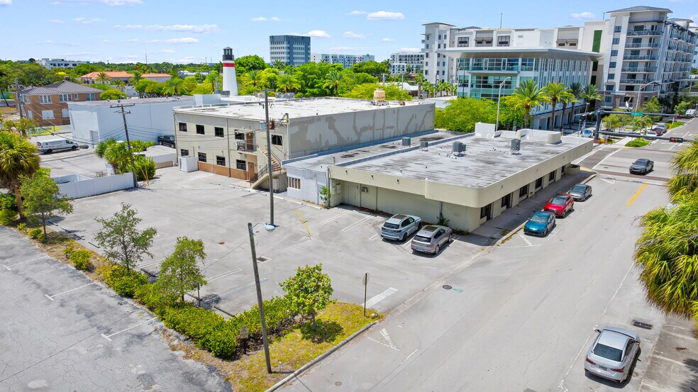 2310 E Atlantic Blvd, Pompano Beach, FL à vendre - Photo du bâtiment - Image 3 de 49