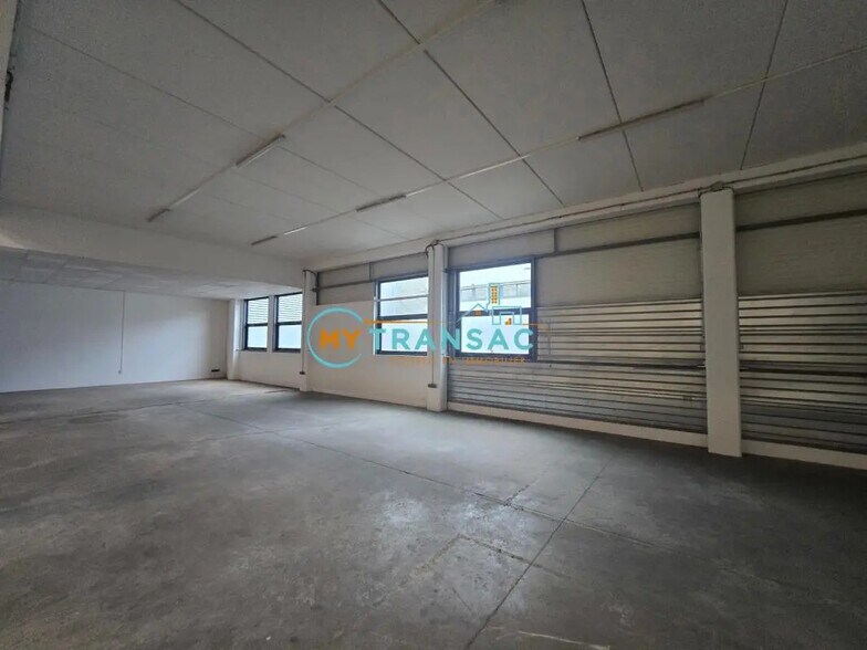 Flex in Ivry-sur-Seine for lease - Interior Photo - Image 3 of 5