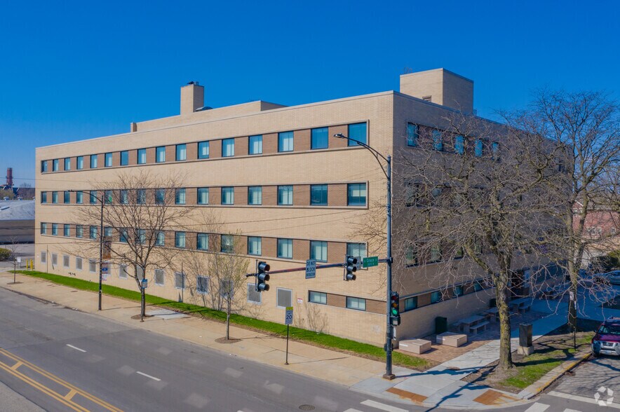 2401 W Grace St, Chicago, IL à louer - Photo du bâtiment - Image 3 de 13