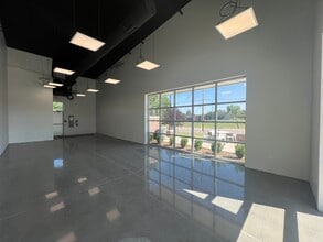 12221 Ashford Dr, Yukon, OK for lease Interior Photo- Image 2 of 3