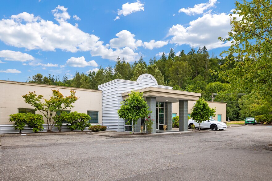 1871 NW Gilman Blvd, Issaquah, WA à louer - Photo du bâtiment - Image 2 de 9