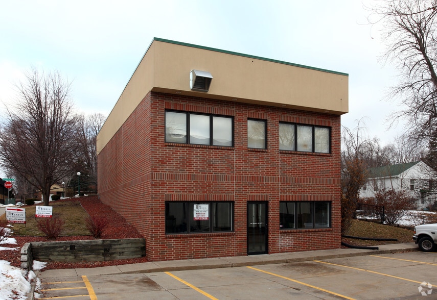 6842 University Ave, Windsor Heights, IA à vendre - Photo du bâtiment - Image 3 de 6