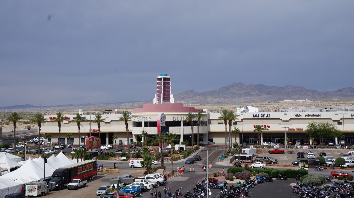 1955 S Casino Dr, Laughlin, NV à louer Photo du b timent- Image 1 de 13