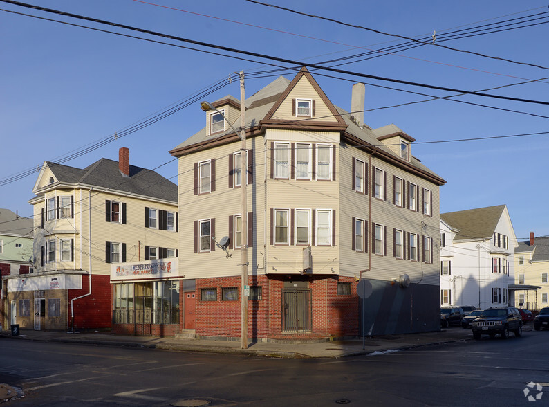 329 Rivet St, New Bedford, MA à vendre - Photo principale - Image 1 de 1