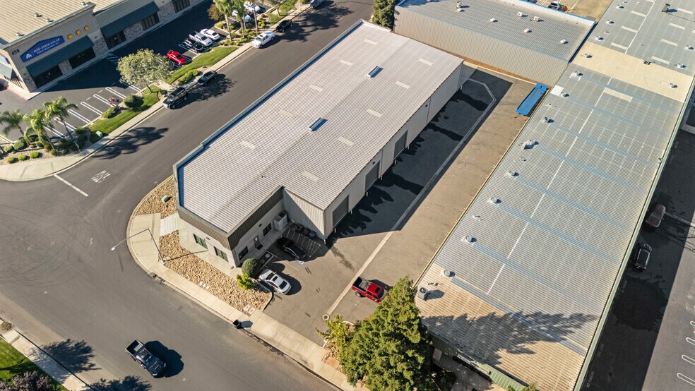 401 Glass Ln, Modesto, CA à vendre - Photo du bâtiment - Image 3 de 36