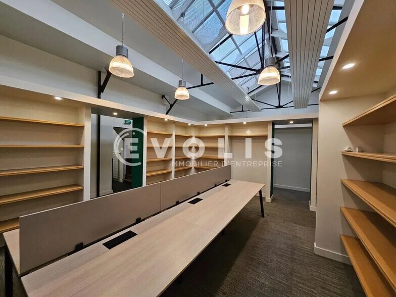 Bureau dans Cachan à louer - Photo du bâtiment - Image 1 de 22