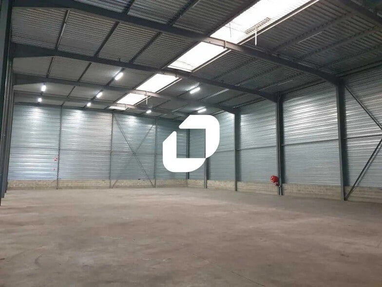 Office in Vitry-sur-Seine for lease - Building Photo - Image 1 of 20