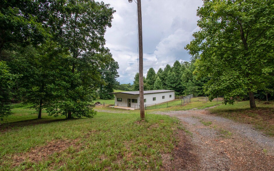 125 Gold Branch Rd, Murphy, NC for sale - Building Photo - Image 2 of 9