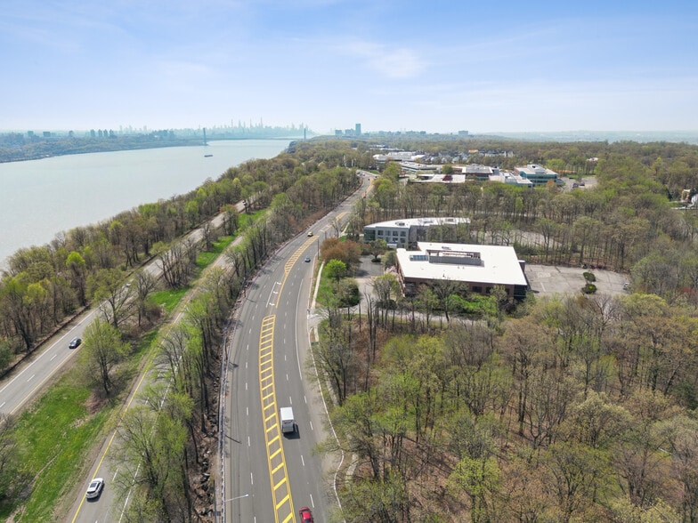 1000 Sylvan Ave, Englewood Cliffs, NJ for sale - Aerial - Image 3 of 54
