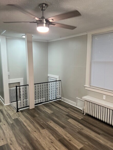 549 Logan St SE, Grand Rapids, MI à vendre - Photo du bâtiment - Image 3 de 12
